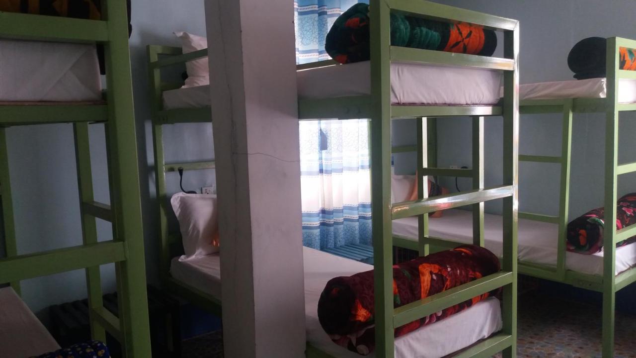 Hostel Roma Inn Калау Екстериор снимка