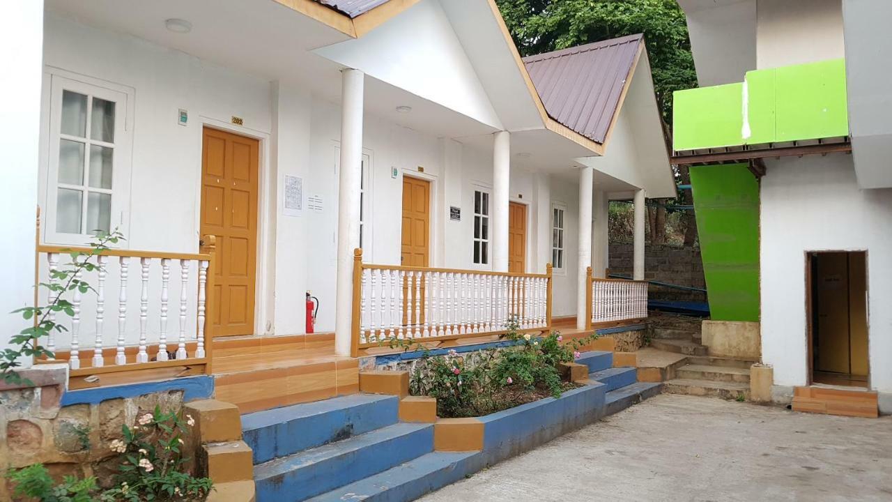 Hostel Roma Inn Калау Екстериор снимка