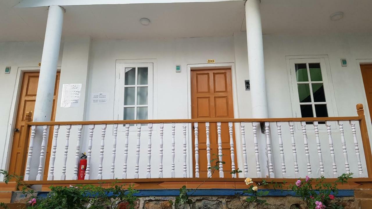 Hostel Roma Inn Калау Екстериор снимка