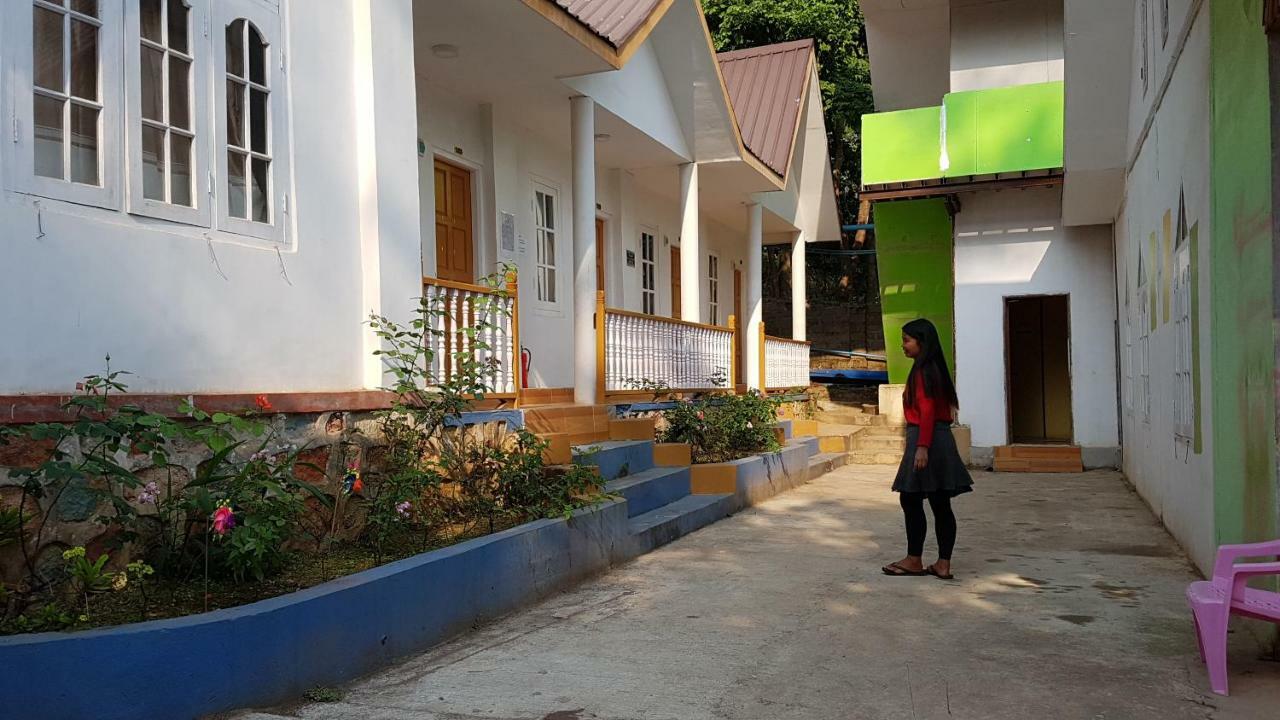 Hostel Roma Inn Калау Екстериор снимка