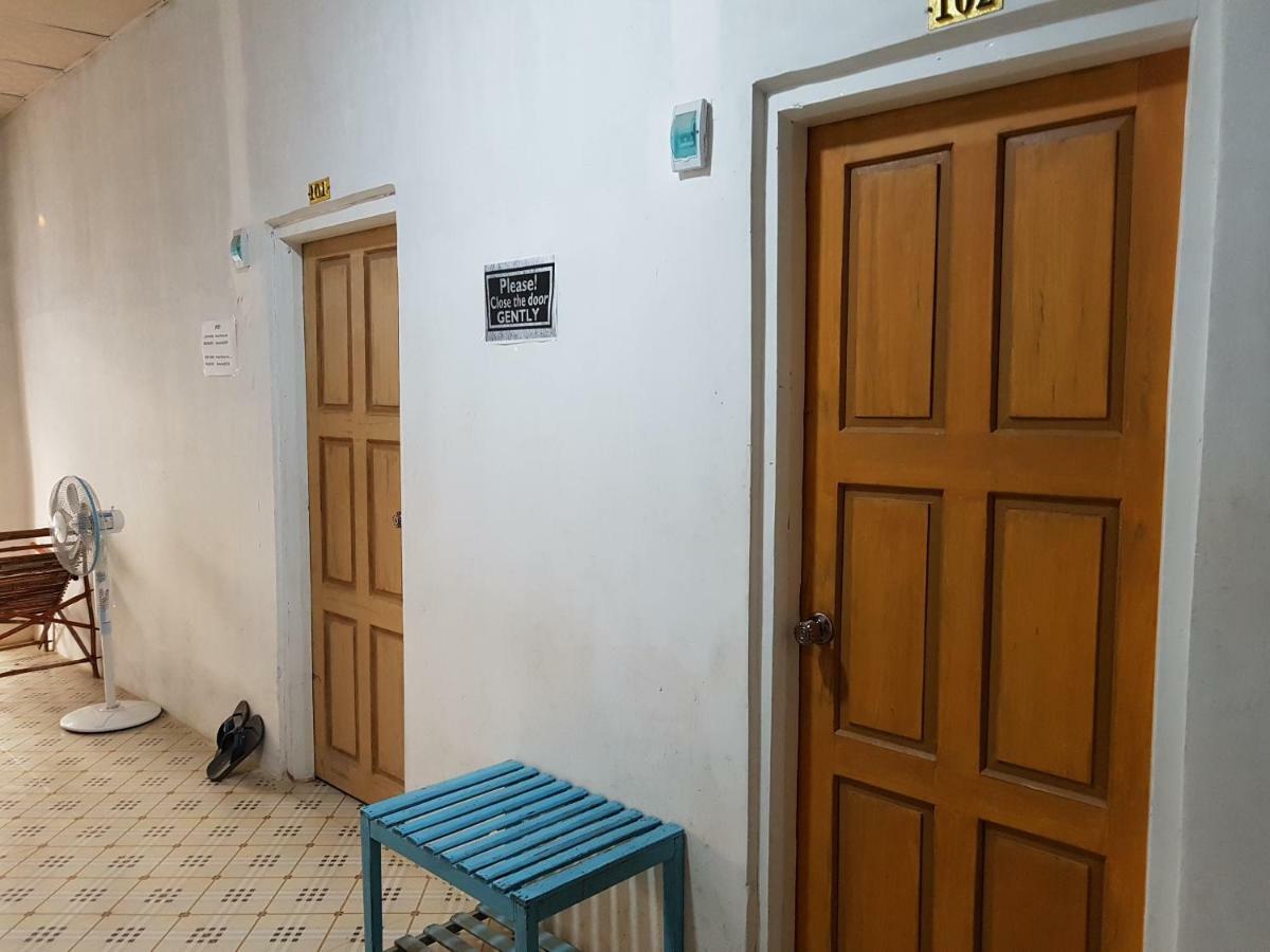 Hostel Roma Inn Калау Екстериор снимка
