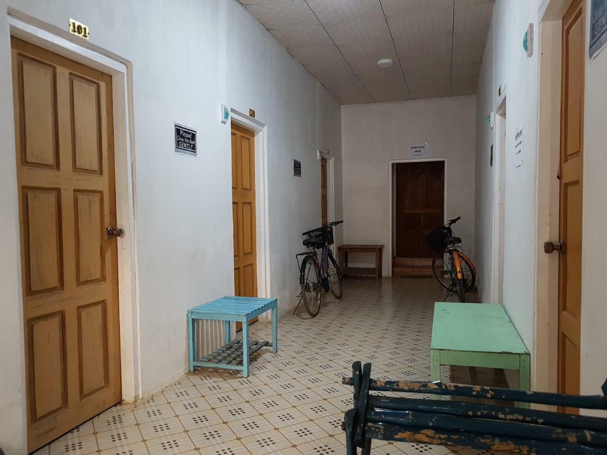 Hostel Roma Inn Калау Екстериор снимка