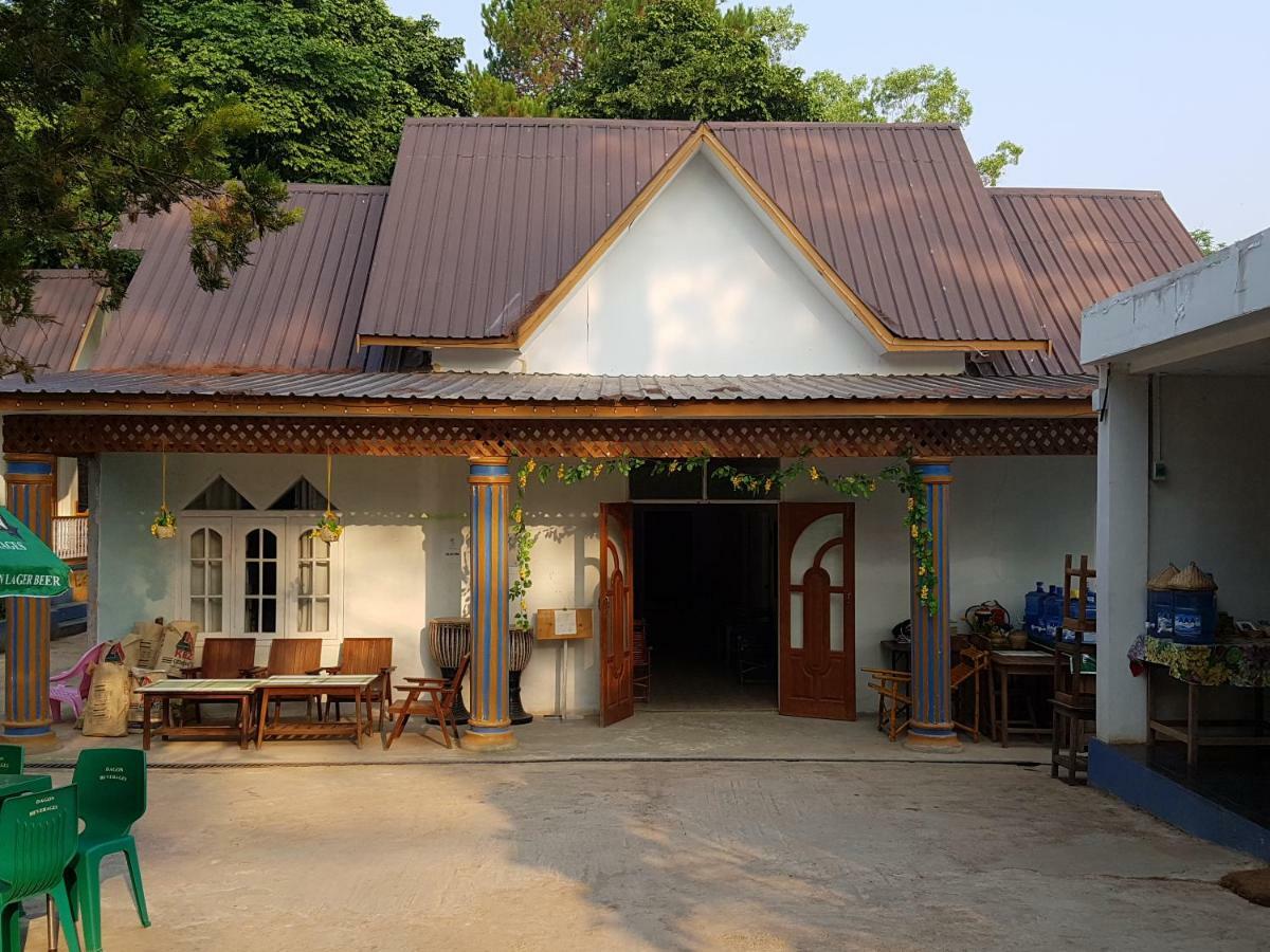 Hostel Roma Inn Калау Екстериор снимка